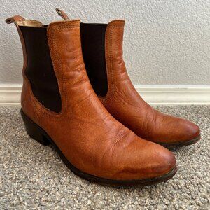 Frye Womens Carson Chelsea, Size 10M, Leather Boot, Cognac